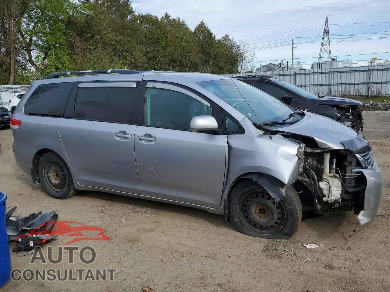 TOYOTA SIENNA 2011 - 5TDKK3DC2BS030528