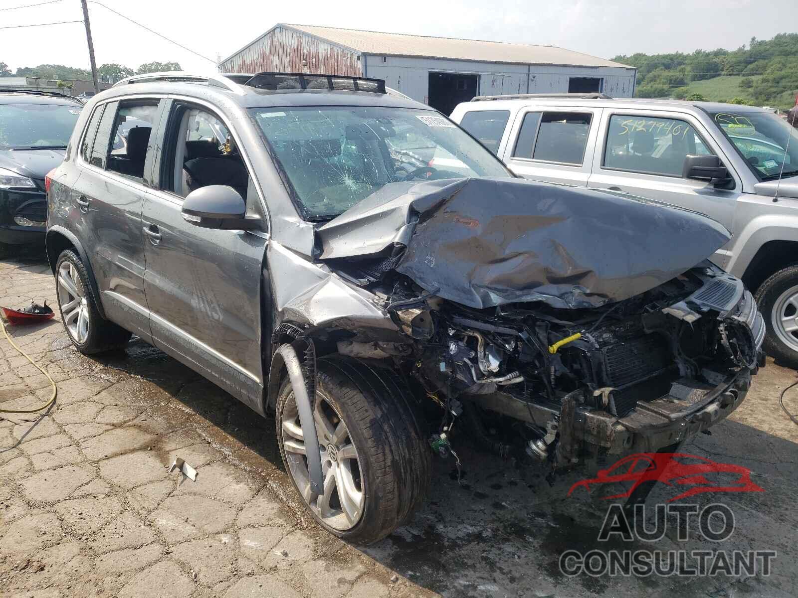 VOLKSWAGEN TIGUAN 2016 - WVGBV7AX6GW567637