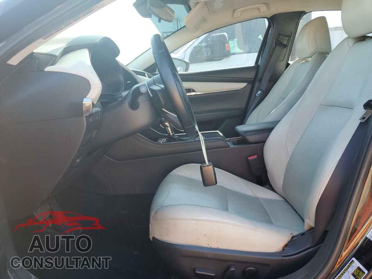 MAZDA 3 2019 - JM1BPBEM7K1119883
