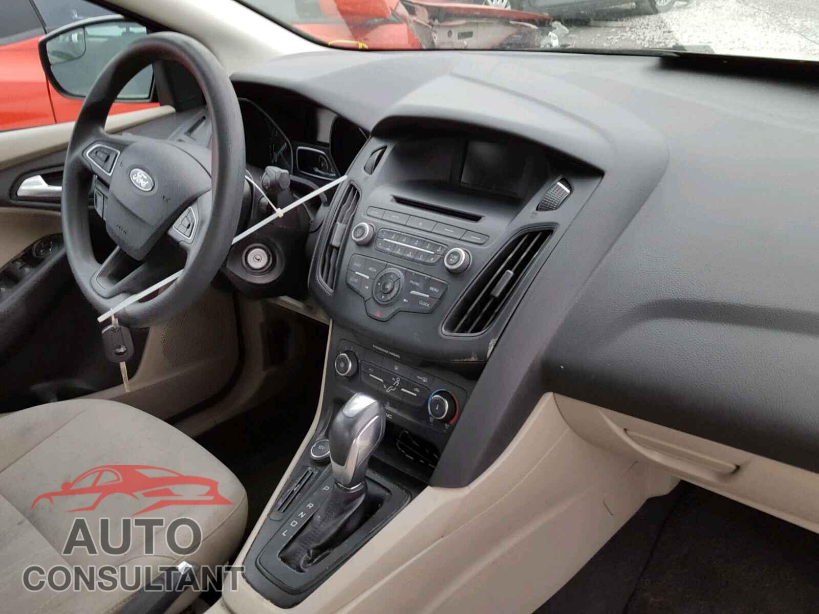 FORD FOCUS SE 2015 - 1FADP3F20FL214989