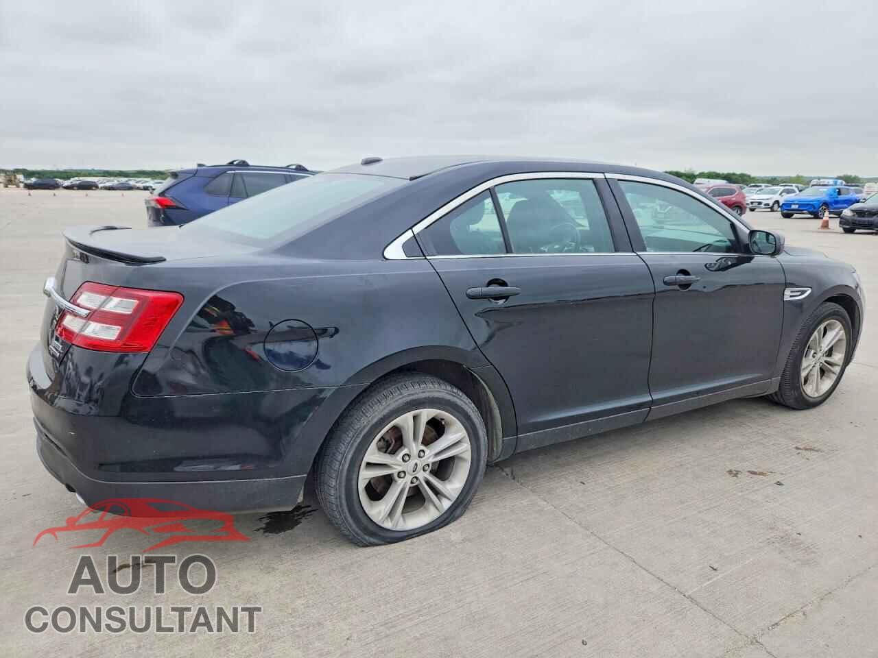 FORD TAURUS 2018 - 1FAHP2E84JG118611