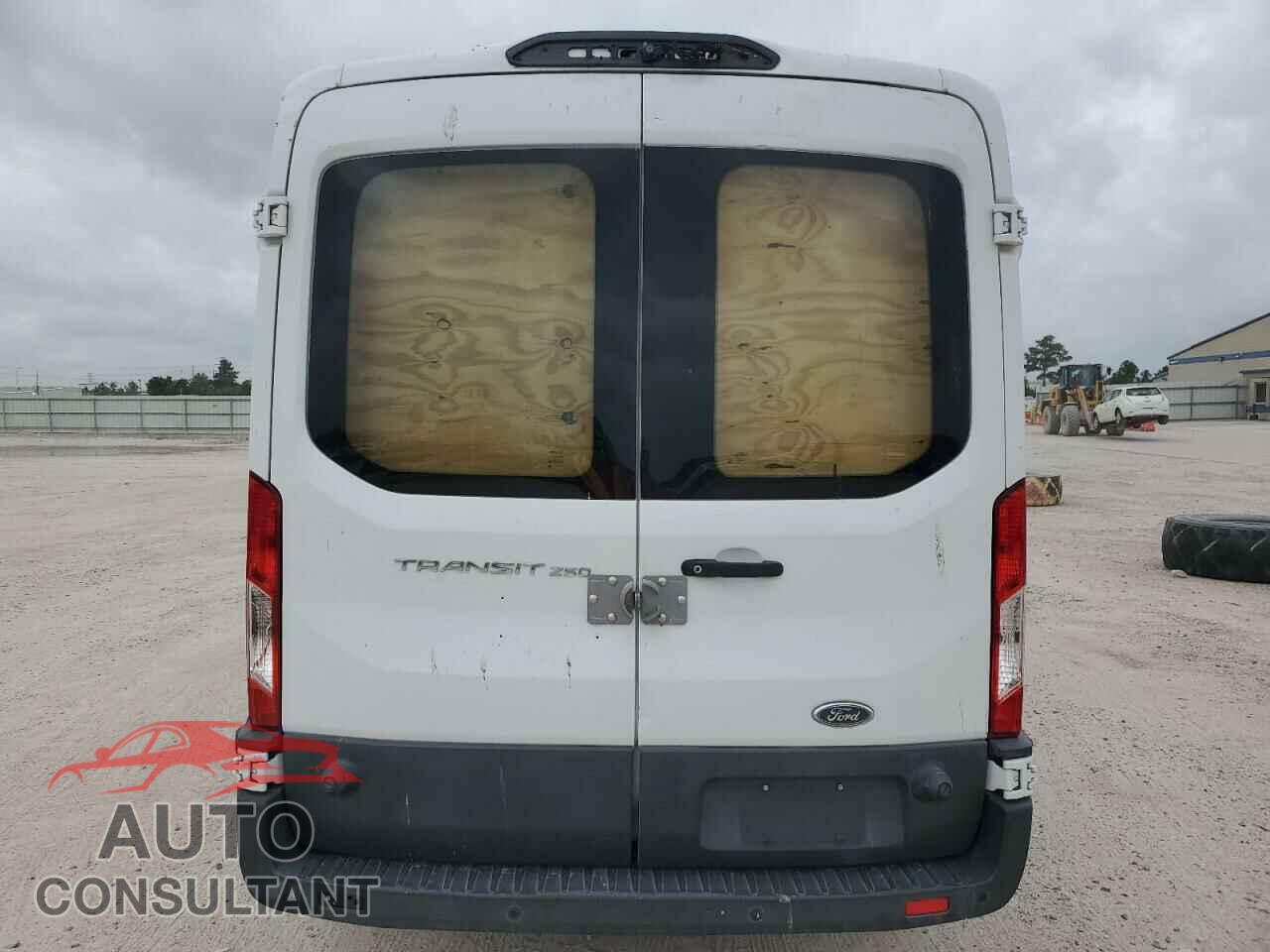 FORD TRANSIT 2018 - 1FTYR2CM4JKA47461
