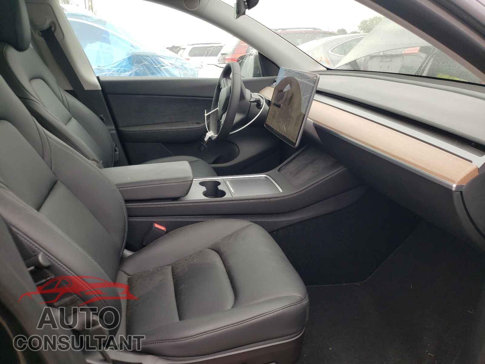 TESLA MODEL Y 2021 - 5YJYGDEE3MF190832