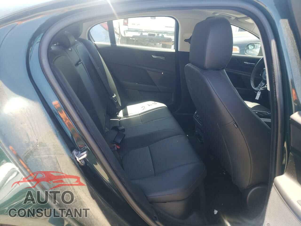 JAGUAR XE 2017 - SAJAD4BN6HCP13585