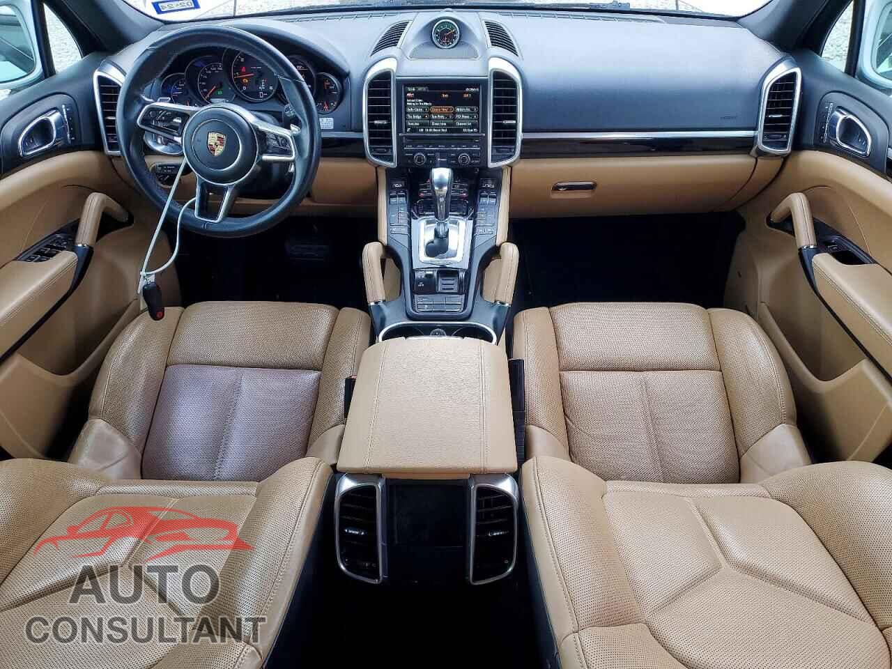 PORSCHE CAYENNE 2016 - WP1AF2A24GKA41193