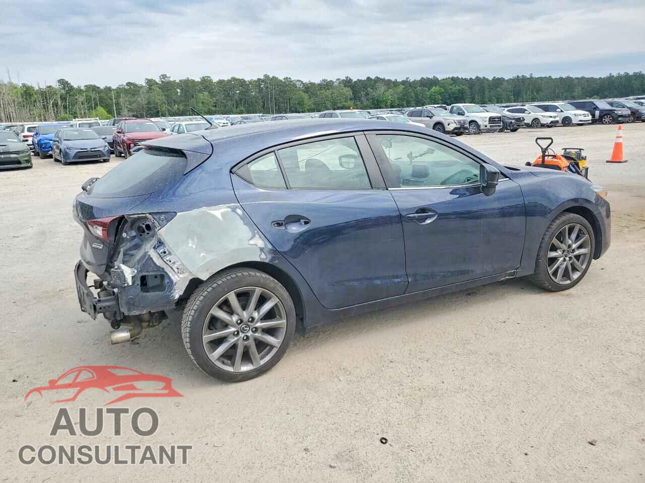 MAZDA 3 2018 - 3MZBN1L39JM210663