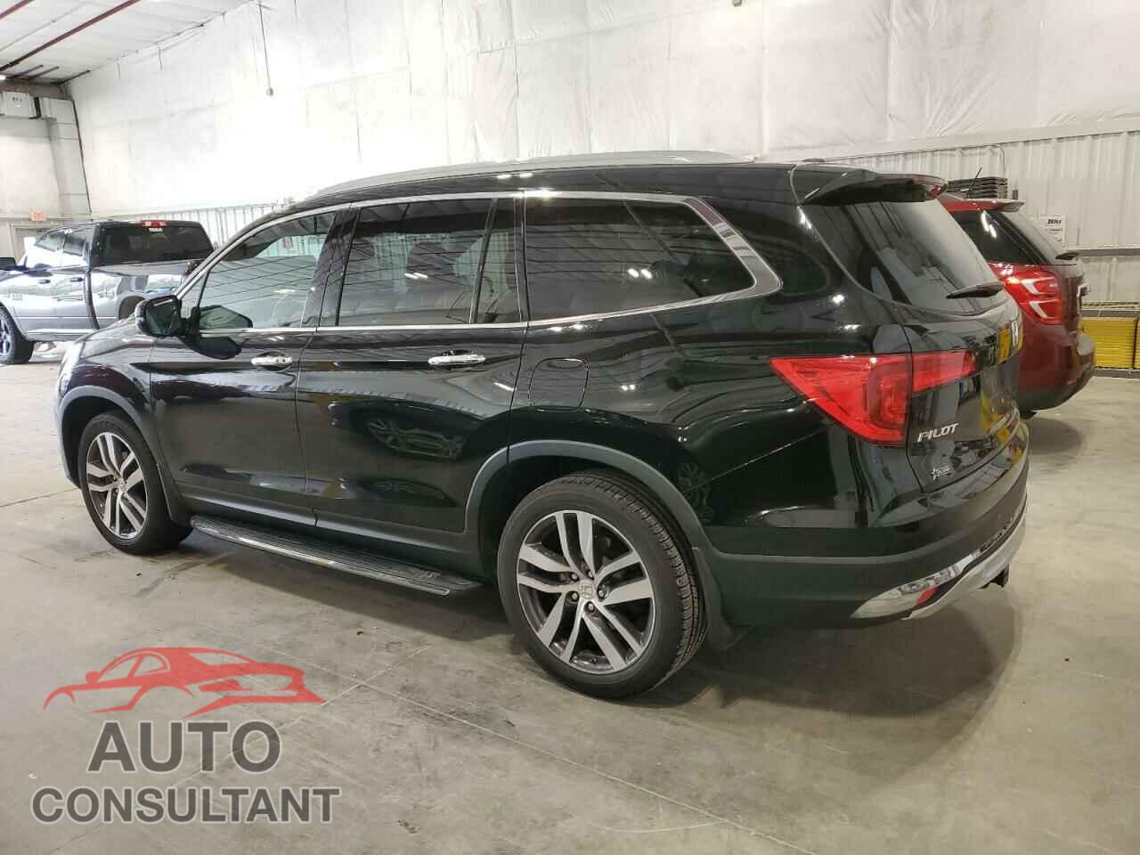 HONDA PILOT 2017 - 5FNYF6H95HB008759