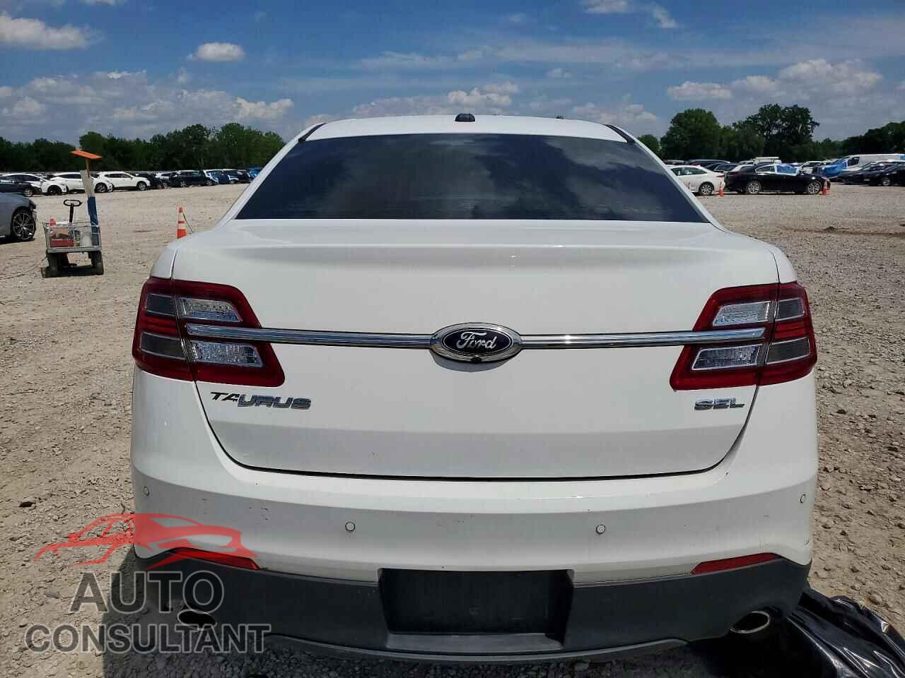FORD TAURUS 2017 - 1FAHP2E80HG114467