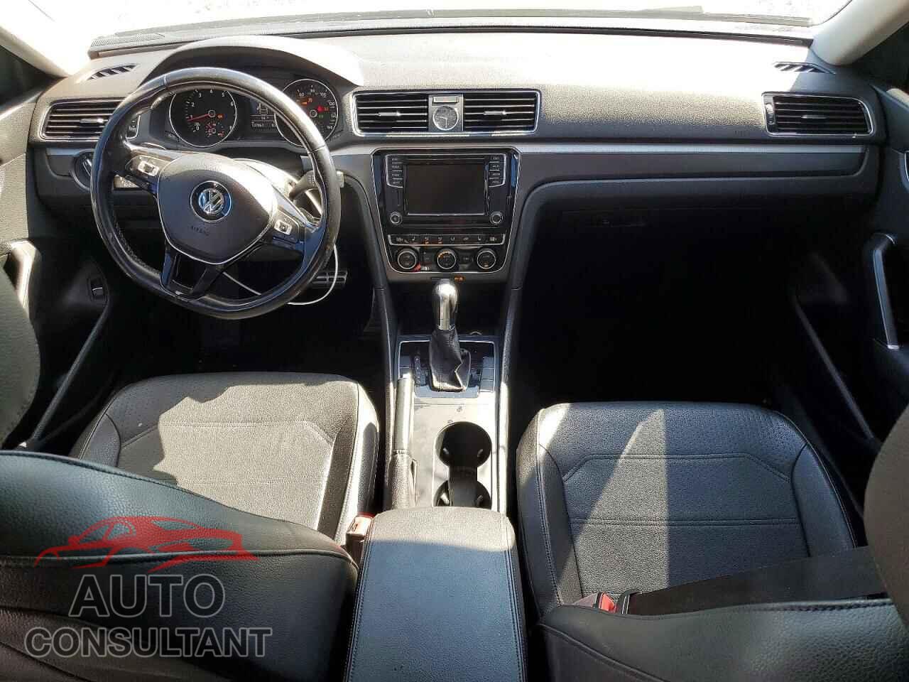 VOLKSWAGEN PASSAT 2017 - 1VWDT7A32HC013169