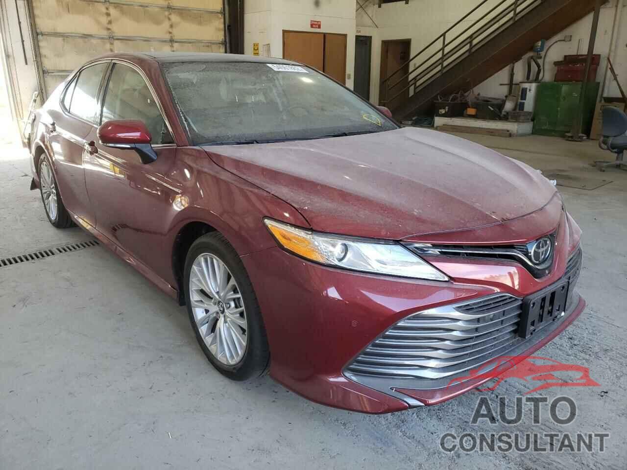 TOYOTA CAMRY 2018 - 4T1B11HK2JU513998