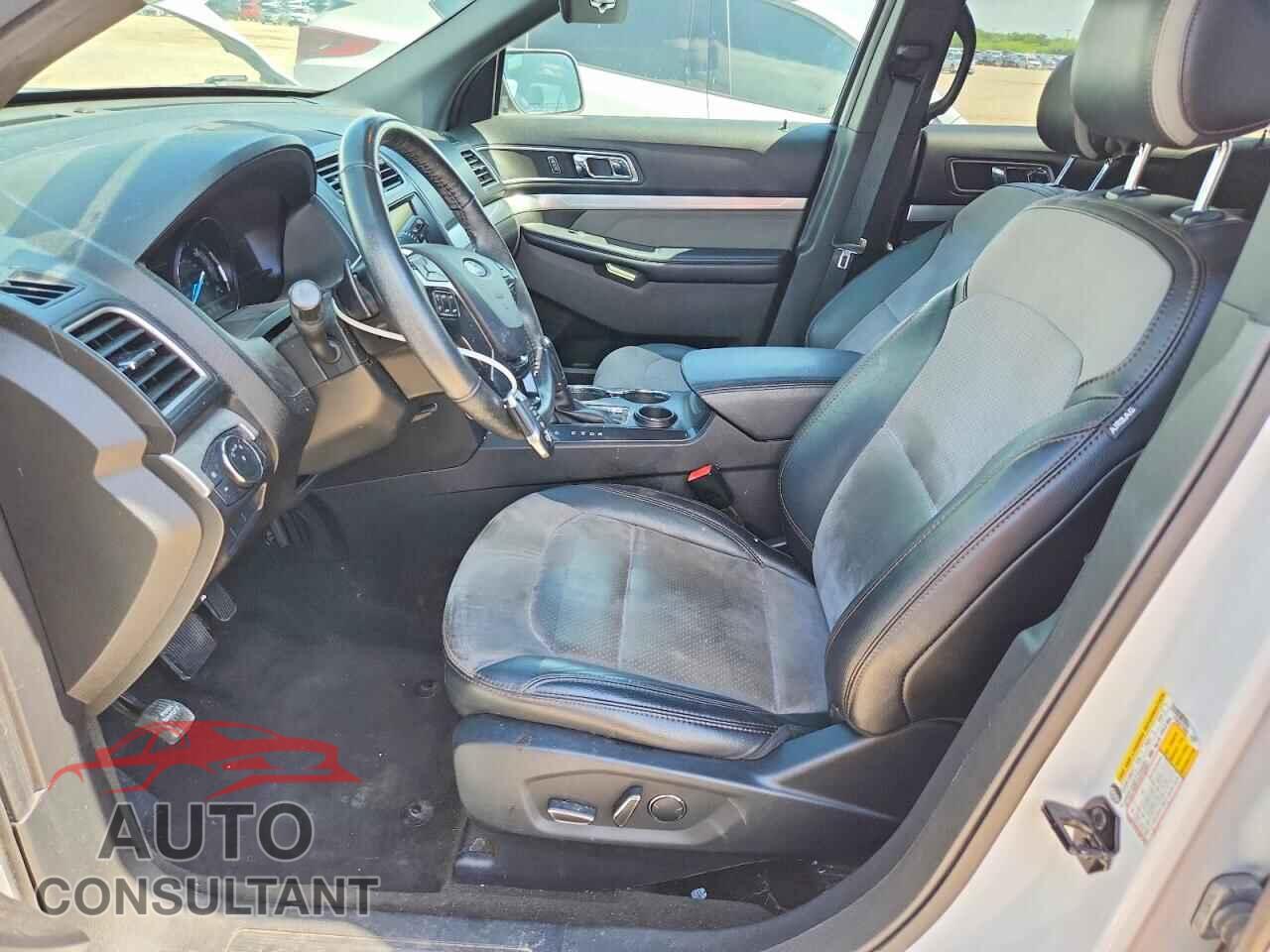 FORD EXPLORER 2017 - 1FM5K7D88HGD85752