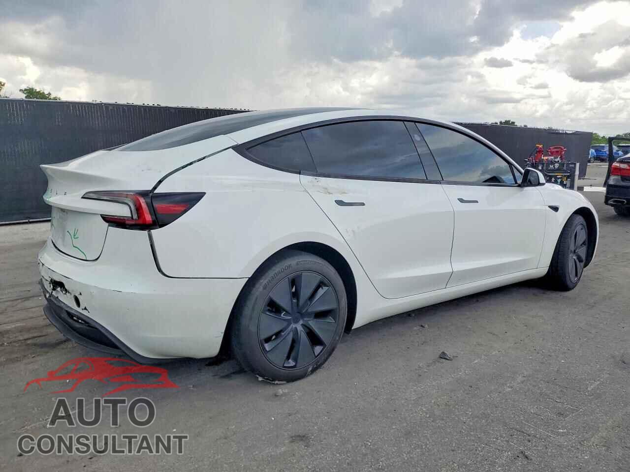 TESLA MODEL 3 2024 - 5YJ3E1EA9RF744085