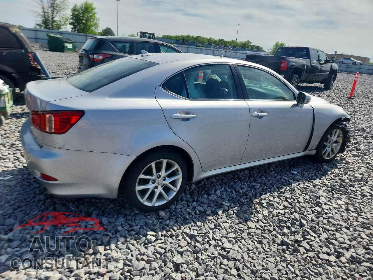 LEXUS IS 2011 - JTHCF5C26B5050427