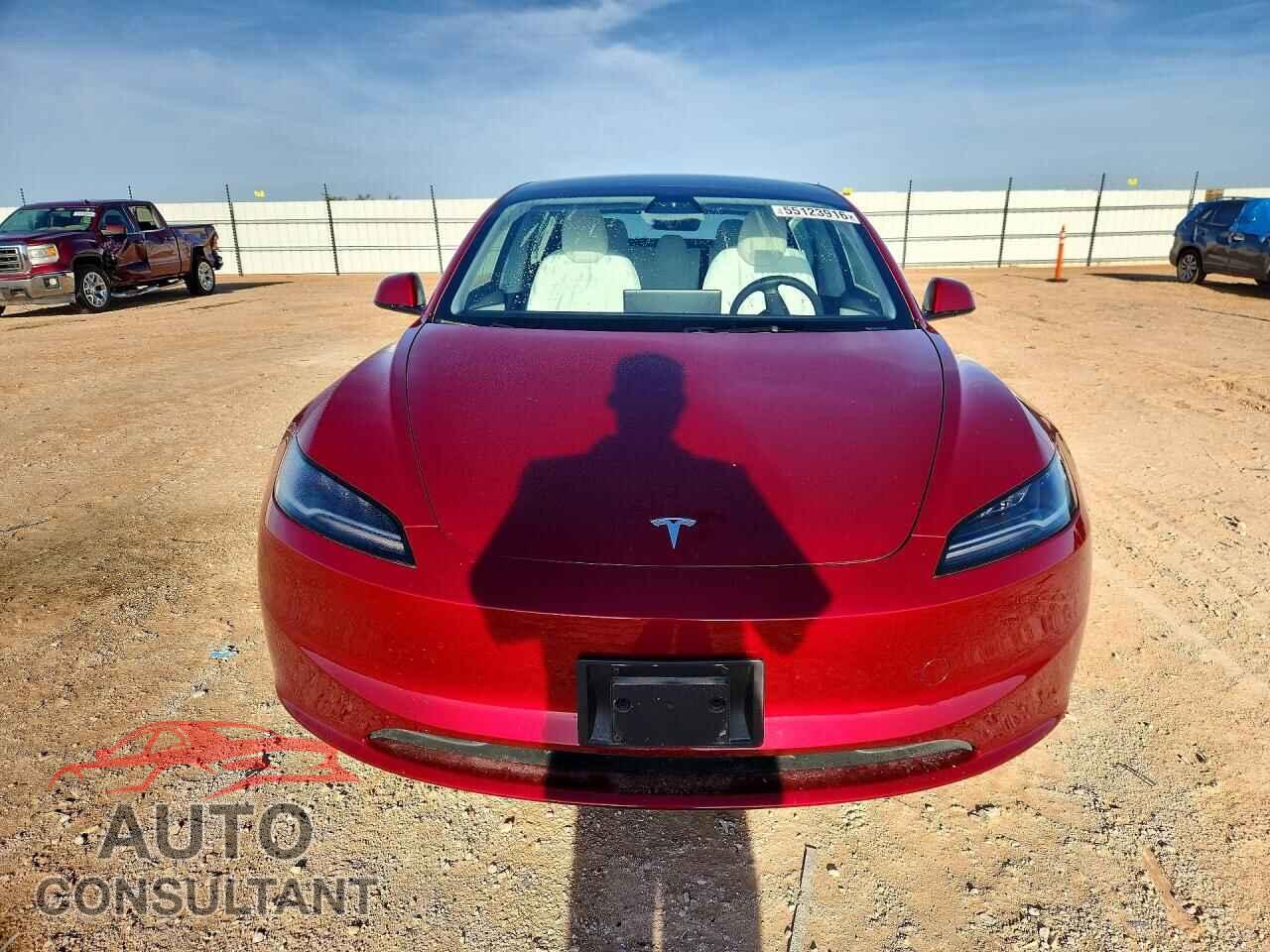 TESLA MODEL 3 2025 - 5YJ3E1EA5SF033229