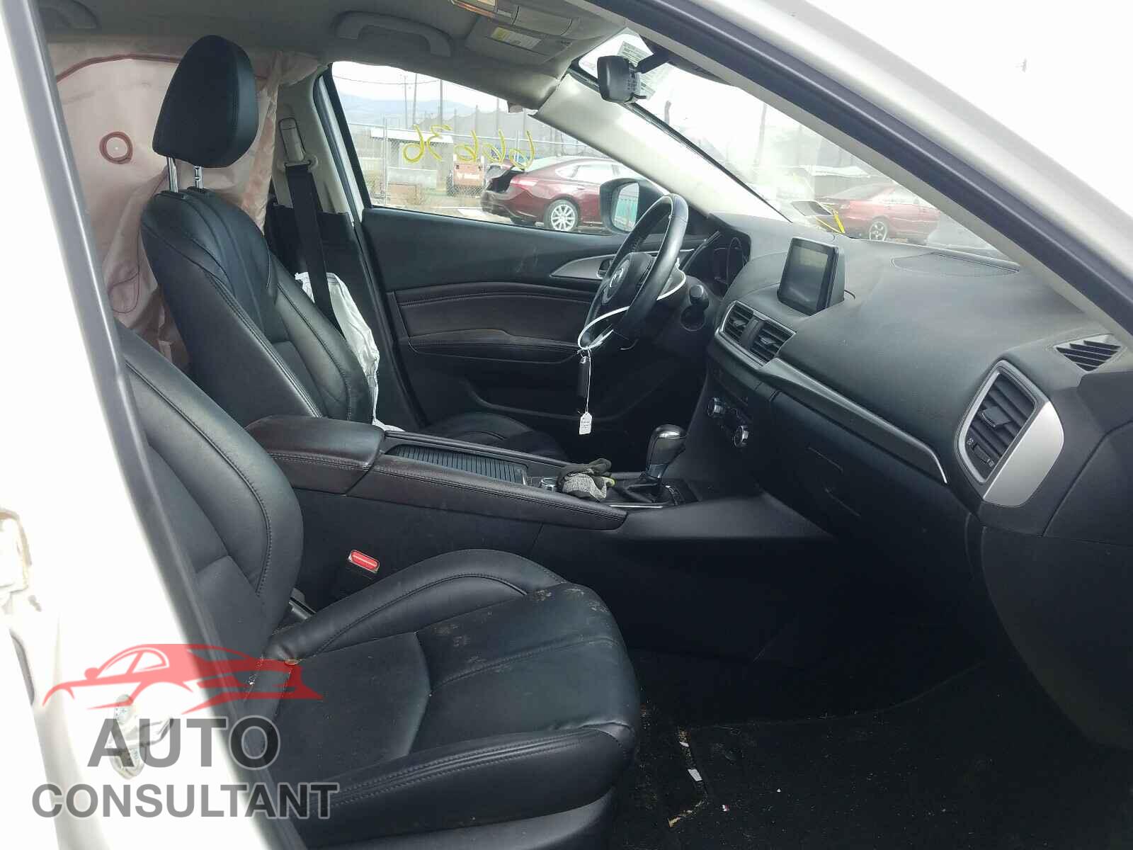 MAZDA 3 2018 - 3MZBN1V33JM183473