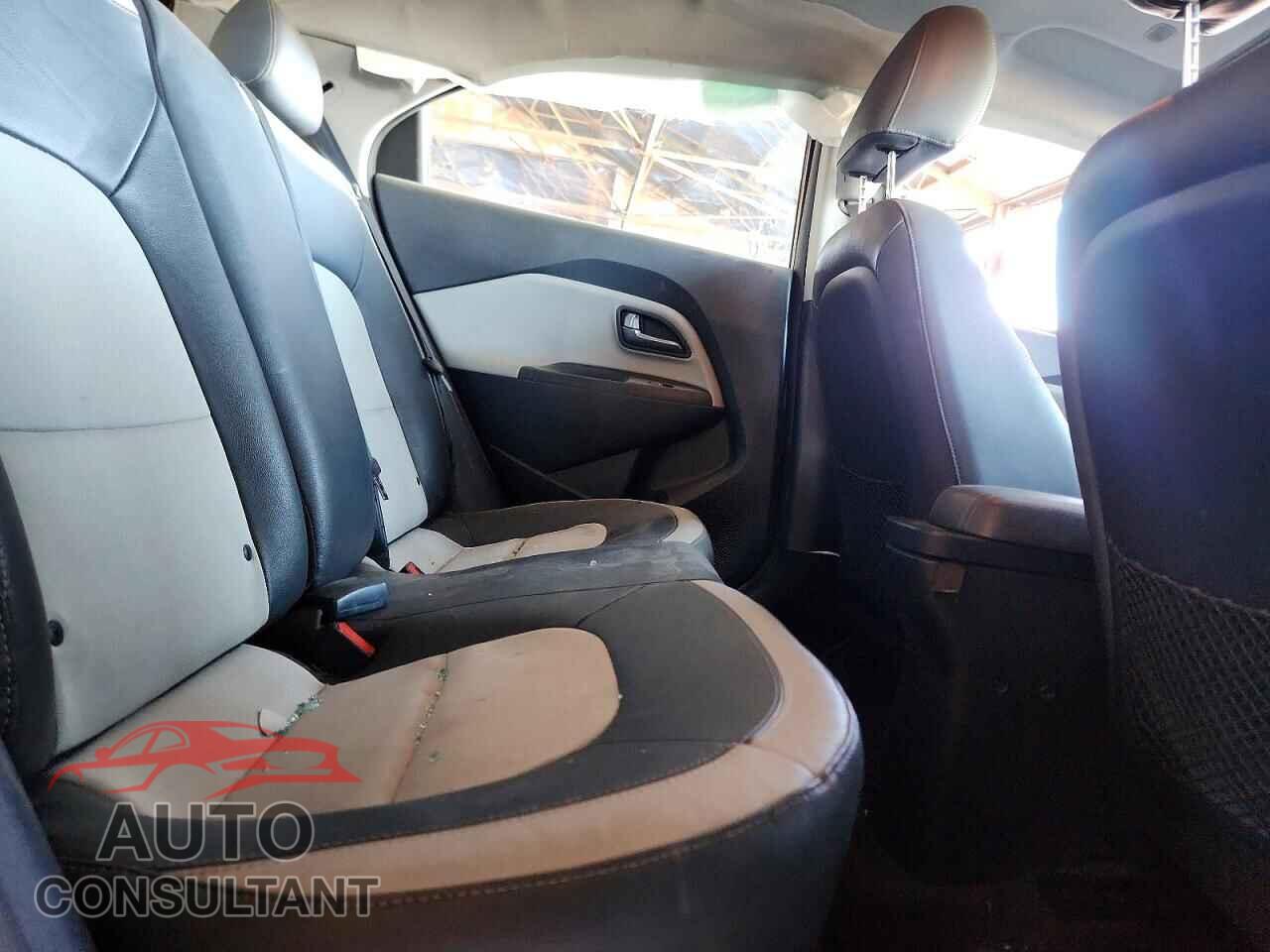 KIA RIO 2017 - KNADN5A30H6027701