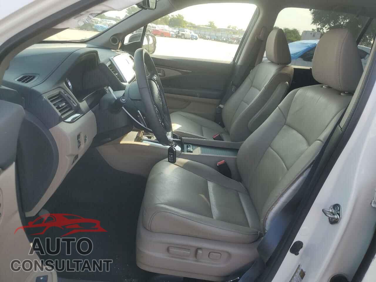 HONDA PILOT 2017 - 5FNYF5H99HB029687
