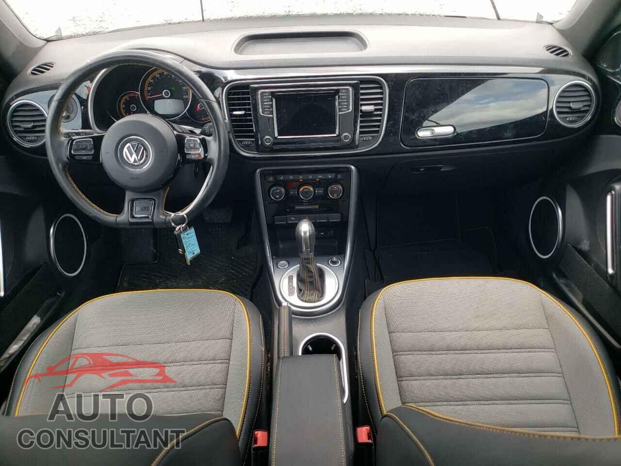 VOLKSWAGEN BEETLE 2017 - 3VWT17AT9HM814620