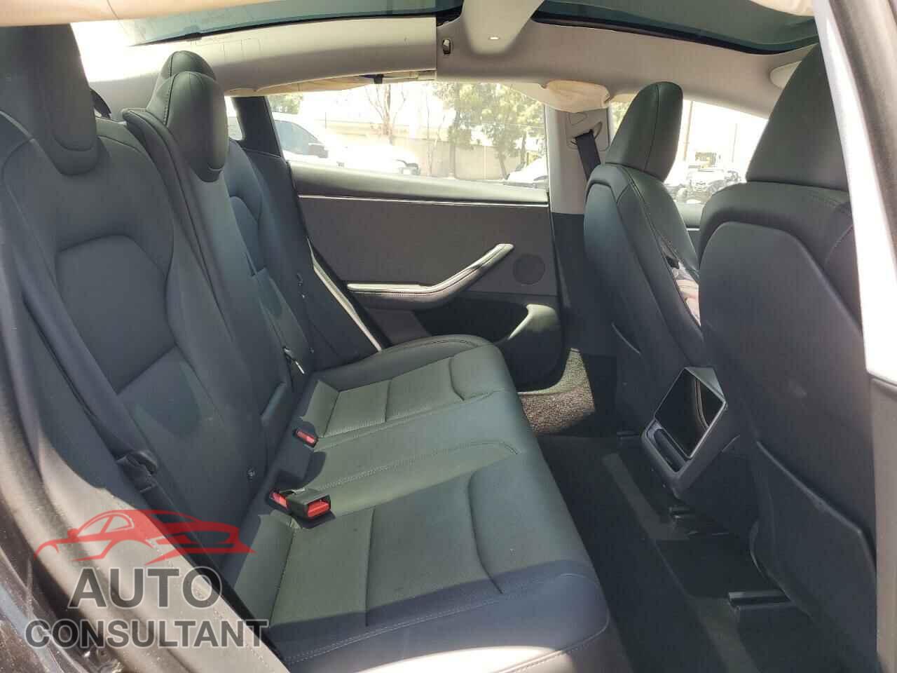 TESLA MODEL 3 2024 - 5YJ3E1EA2RF727628