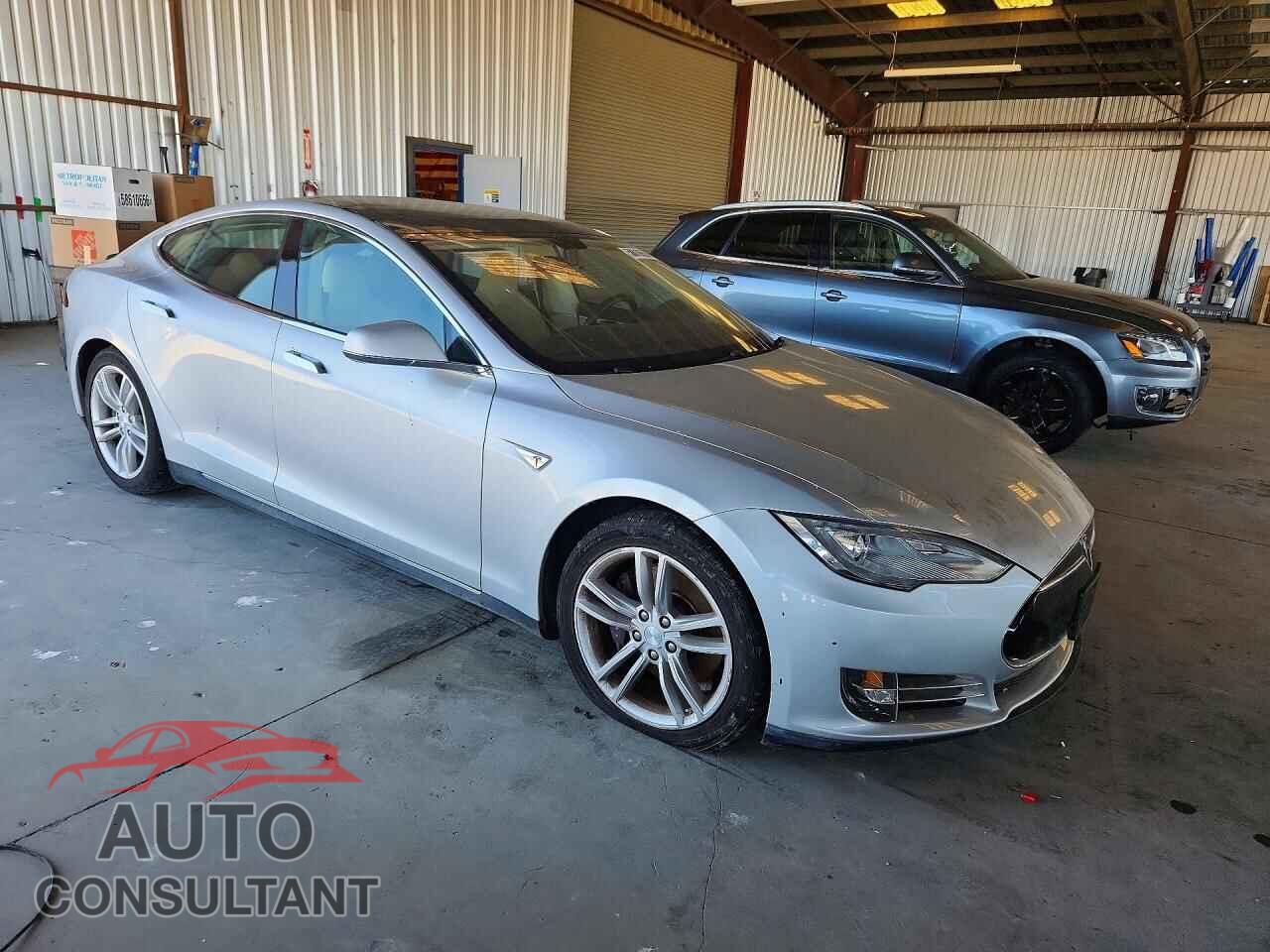 TESLA MODEL S 2013 - 5YJSA1CN8DFP13772