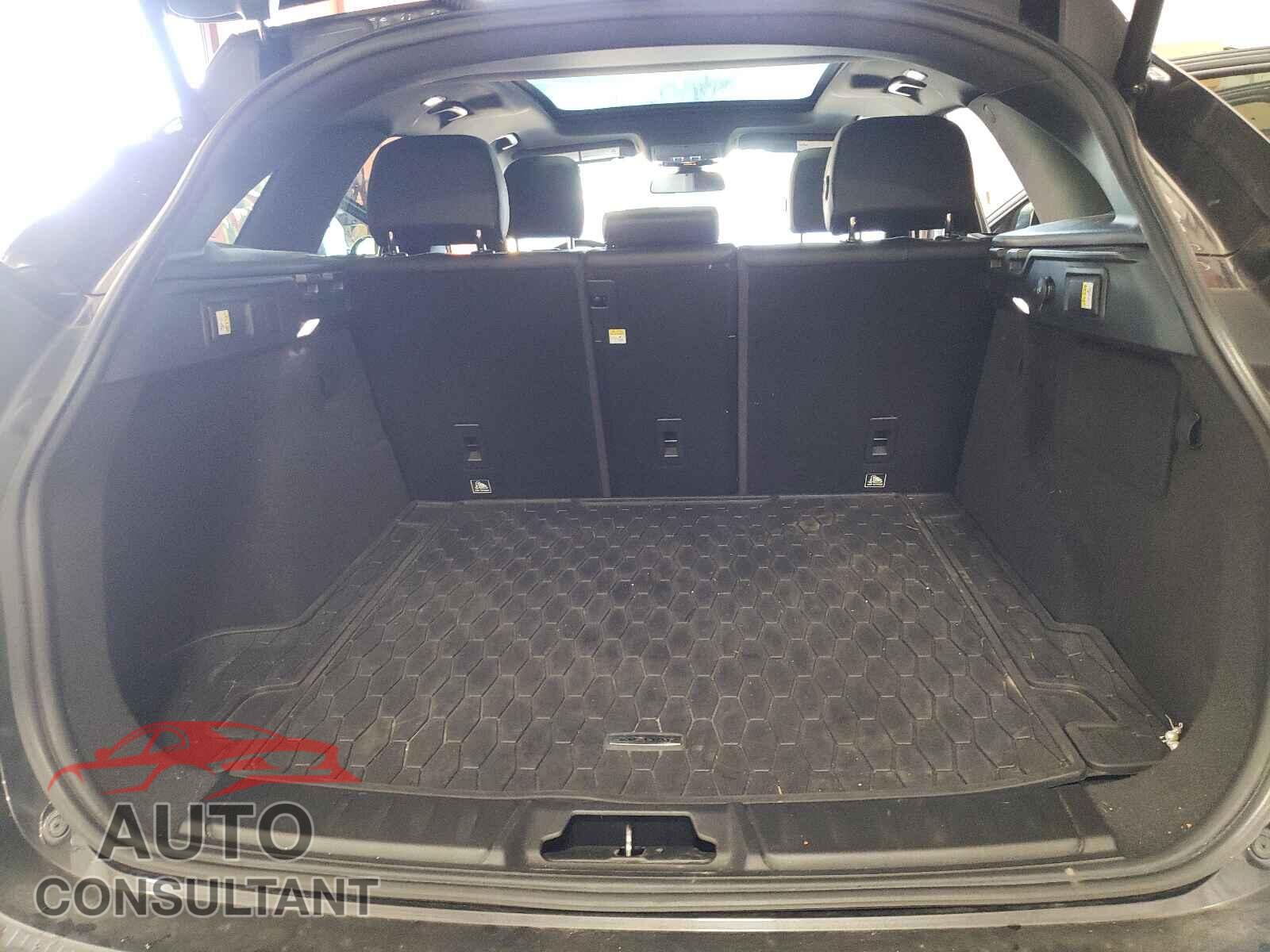 JAGUAR F-PACE 2017 - SADCK2BV4HA890430
