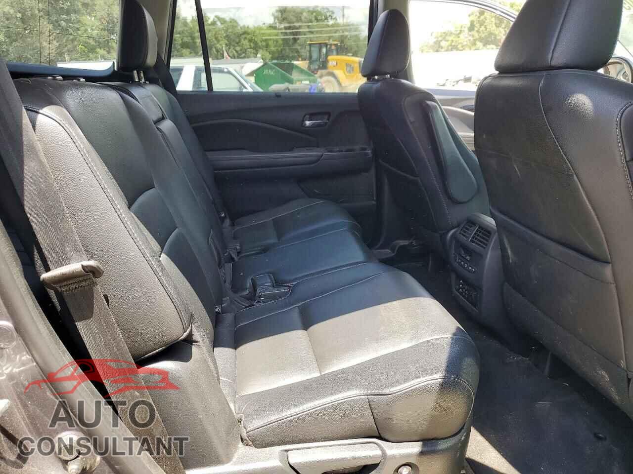HONDA PILOT 2017 - 5FNYF6H92HB073617