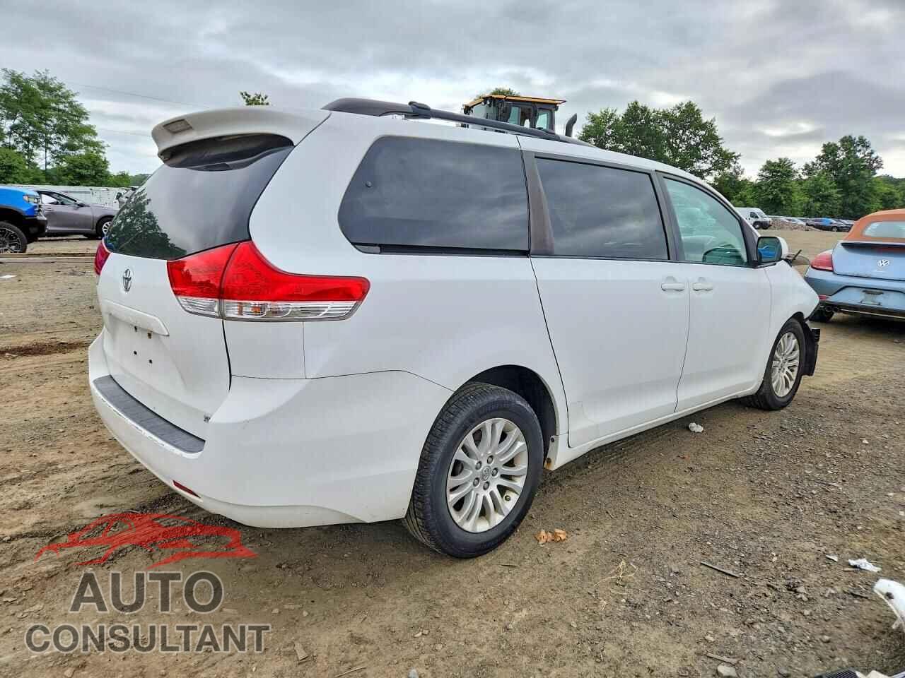 TOYOTA SIENNA 2011 - 5TDYK3DC7BS172030