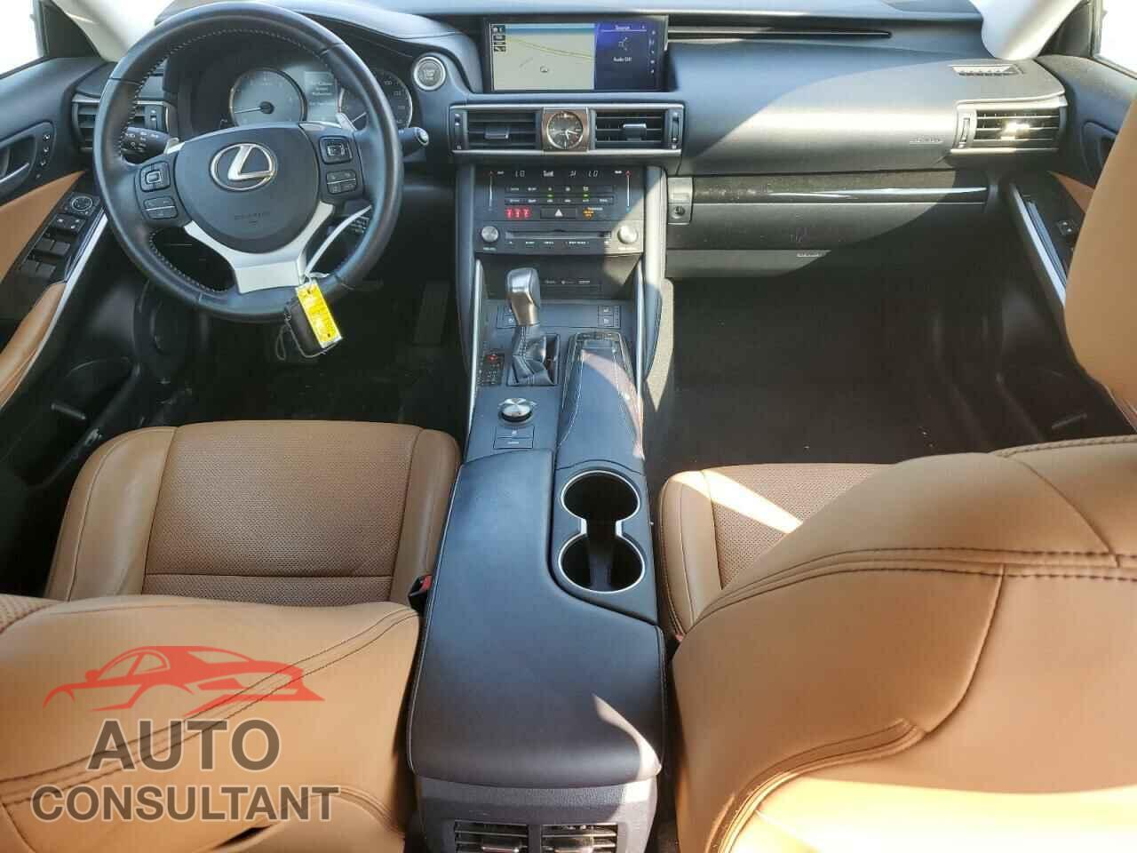 LEXUS IS 2018 - JTHC81D21J5032319