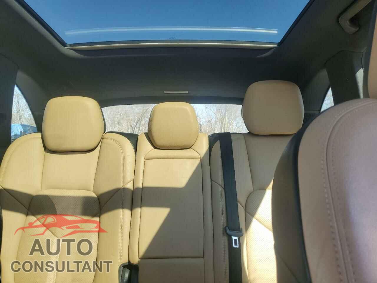 PORSCHE CAYENNE 2016 - WP1AA2A27GLA10304