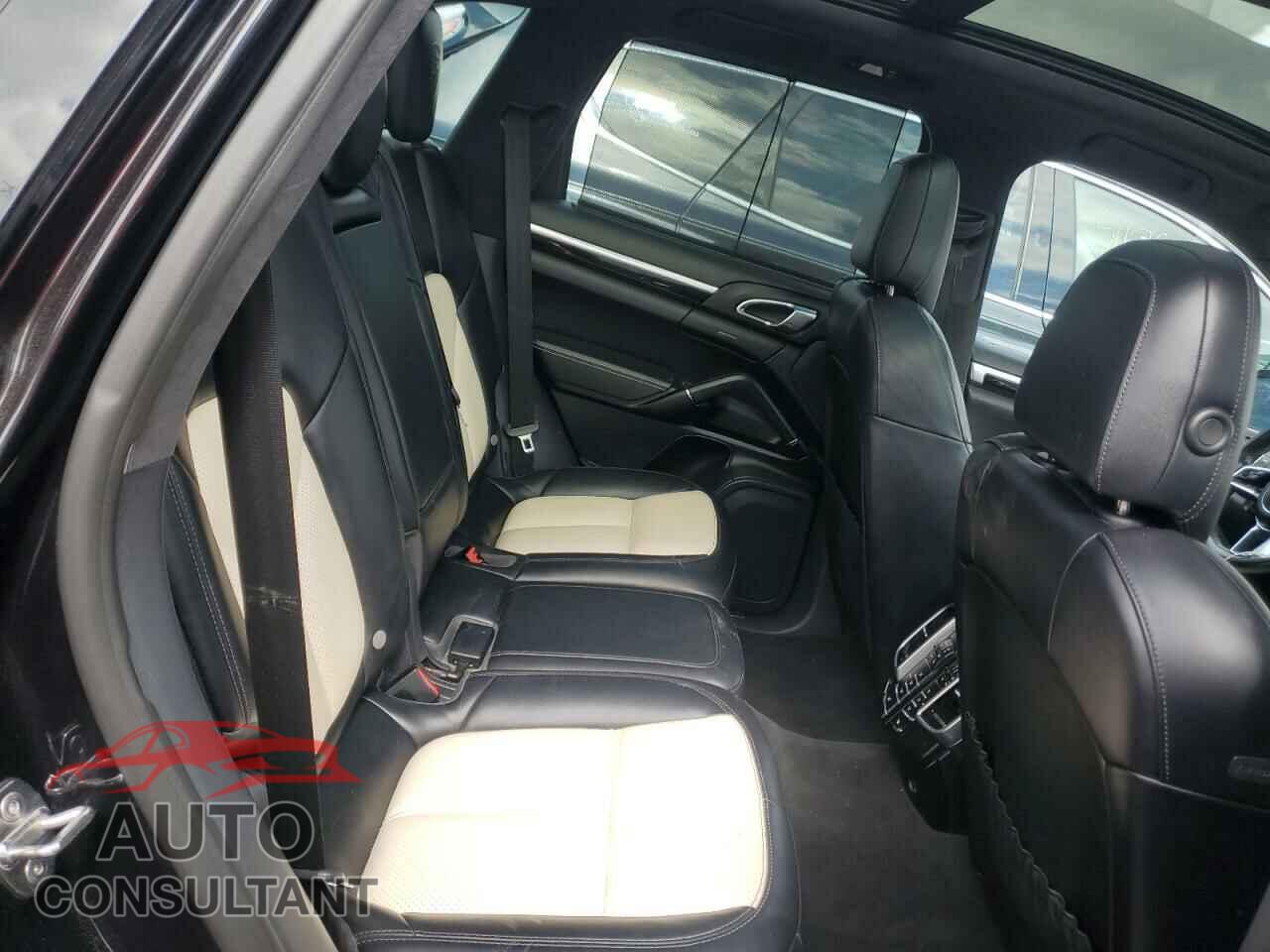 PORSCHE CAYENNE 2017 - WP1AD2A22HLA81676