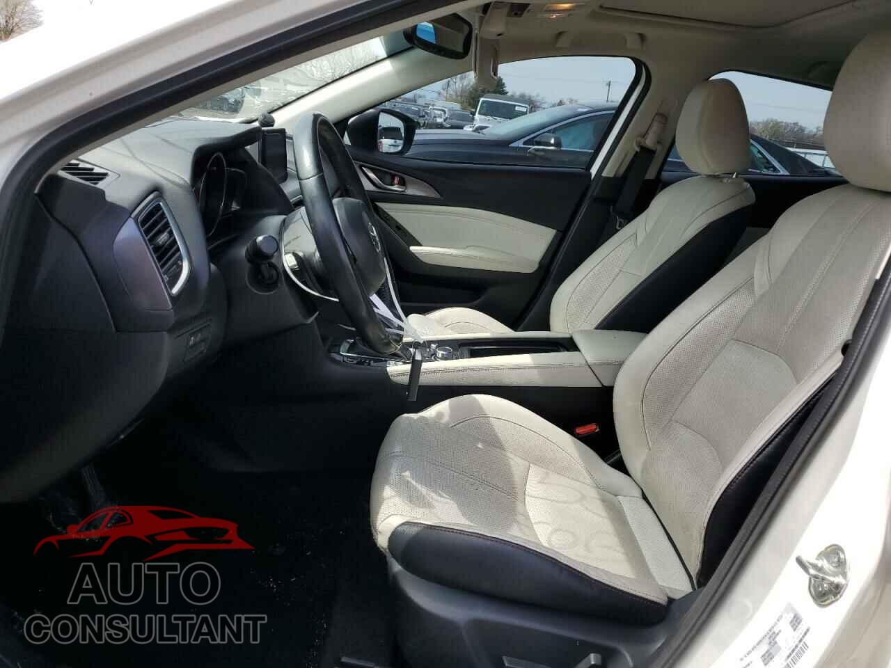 MAZDA 3 2018 - 3MZBN1W34JM158581
