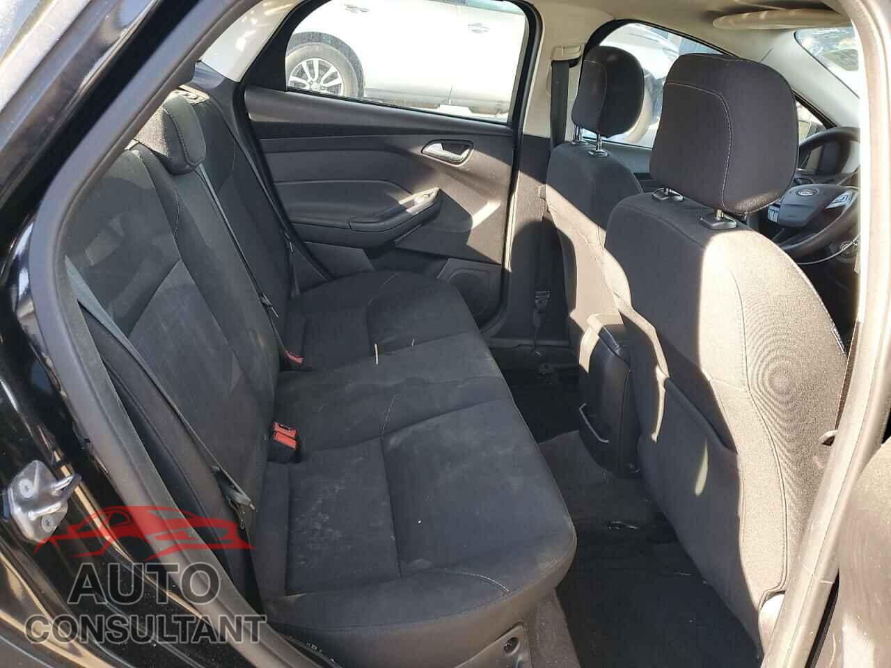 FORD FOCUS 2018 - 1FADP3FE3JL264837