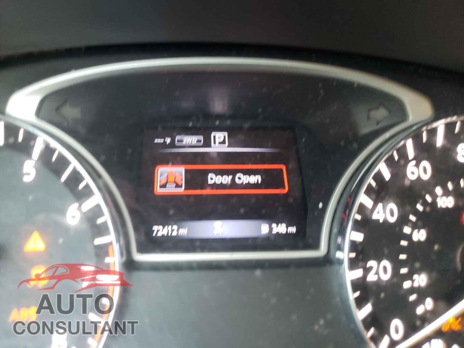 NISSAN PATHFINDER 2018 - 5N1DR2MM2JC618352