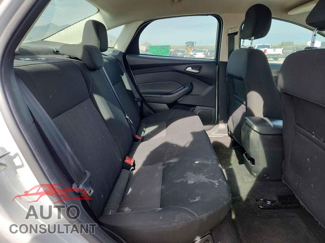 FORD FOCUS 2017 - 1FADP3F27HL304546