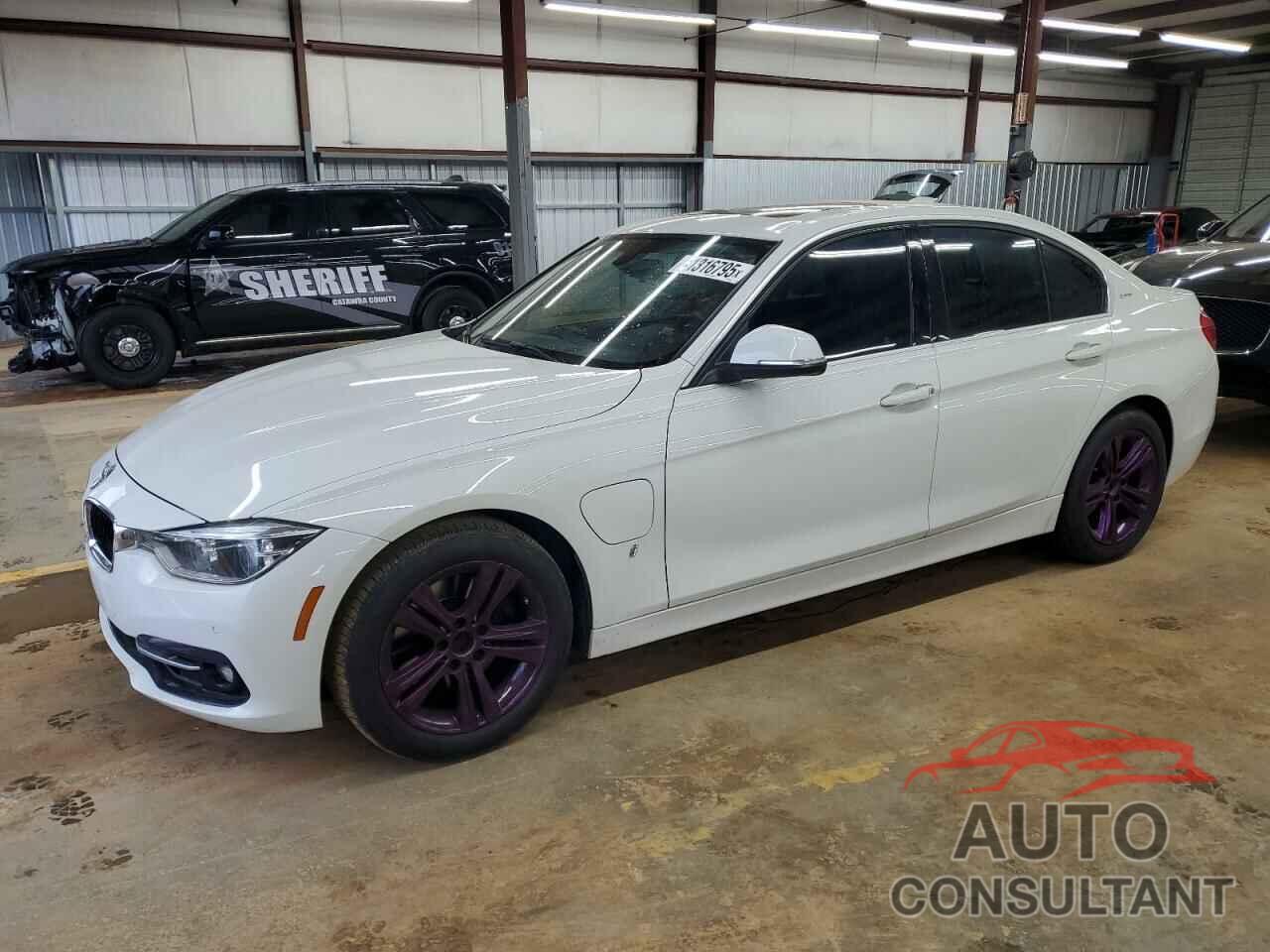 BMW 3 SERIES 2017 - WBA8E1C32HA030006
