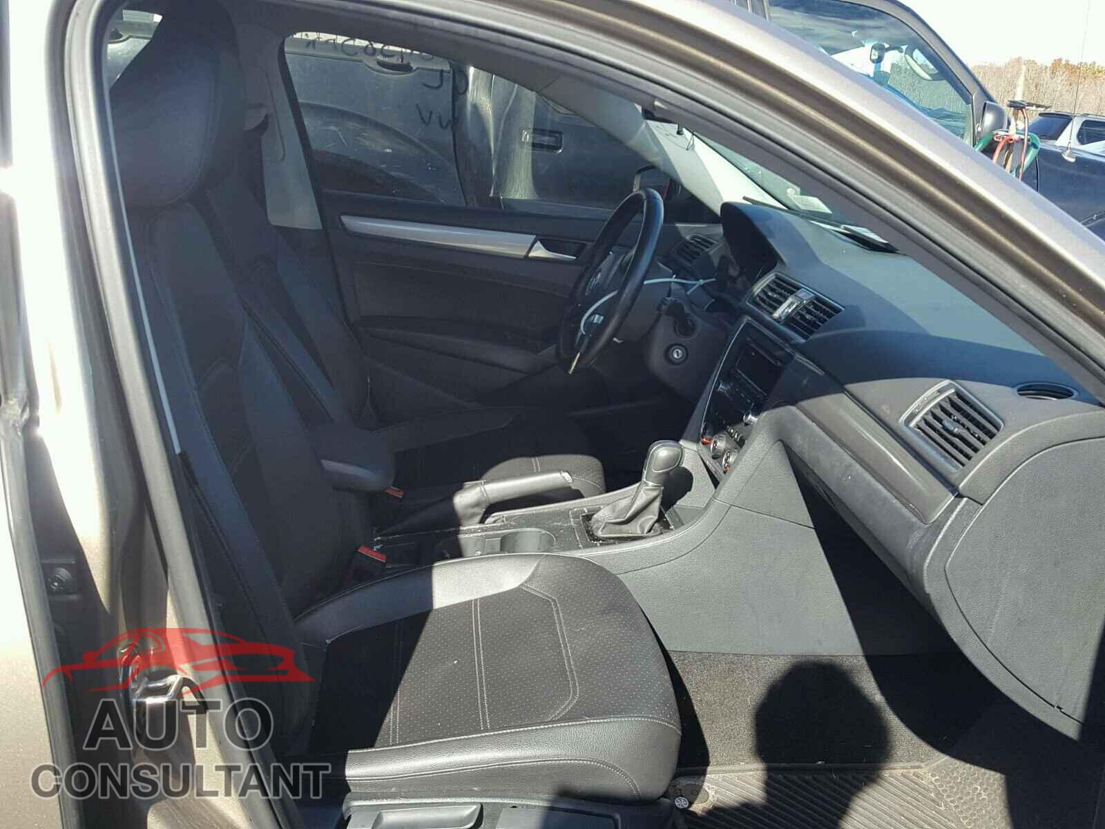VOLKSWAGEN PASSAT 2015 - 1VWAT7A36FC080731