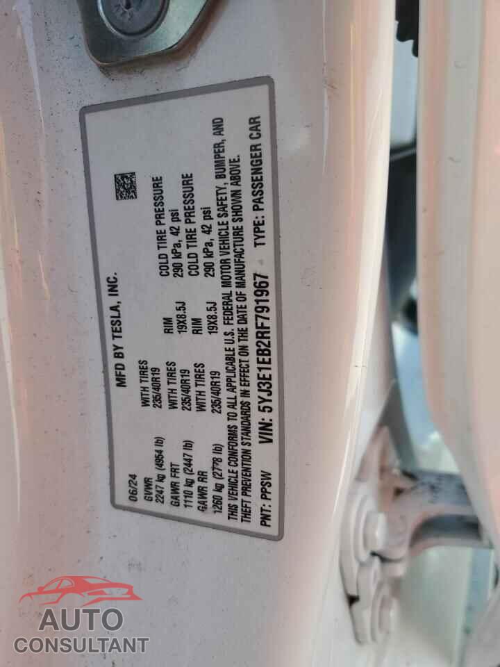 TESLA MODEL 3 2024 - 5YJ3E1EB2RF791967
