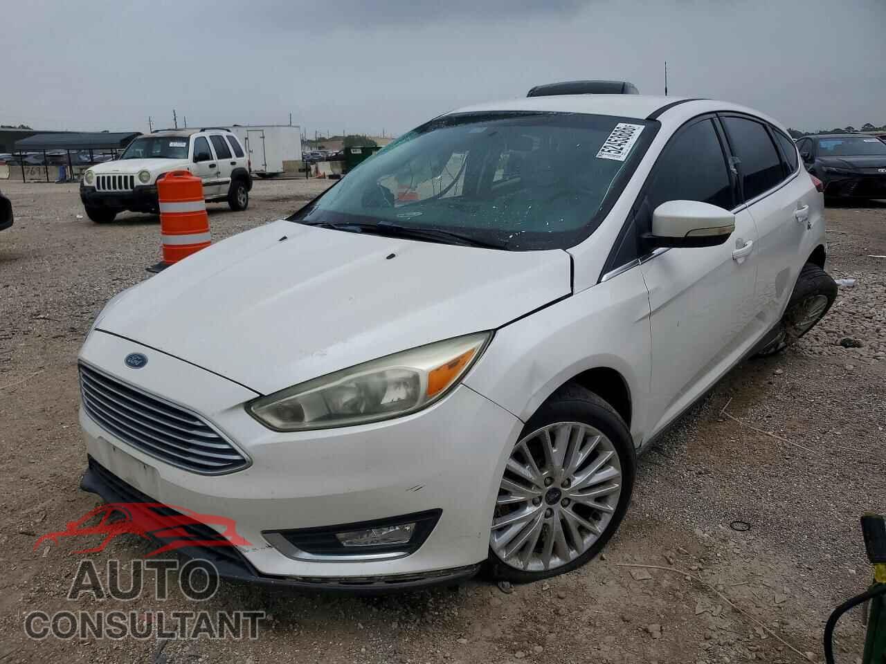 FORD FOCUS 2016 - 1FADP3N26GL295385