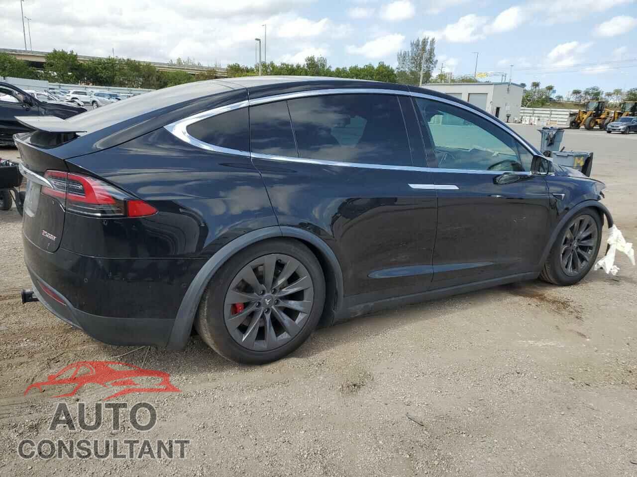 TESLA MODEL X 2017 - 5YJXCAE4XHF051106