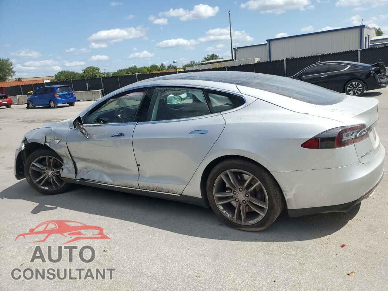 TESLA MODEL S 2012 - 5YJSA1CN2CFP03107