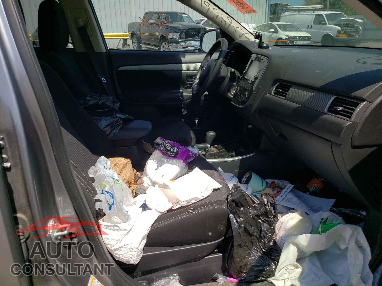 MITSUBISHI OUTLANDER 2018 - JA4AD2A38JZ054568
