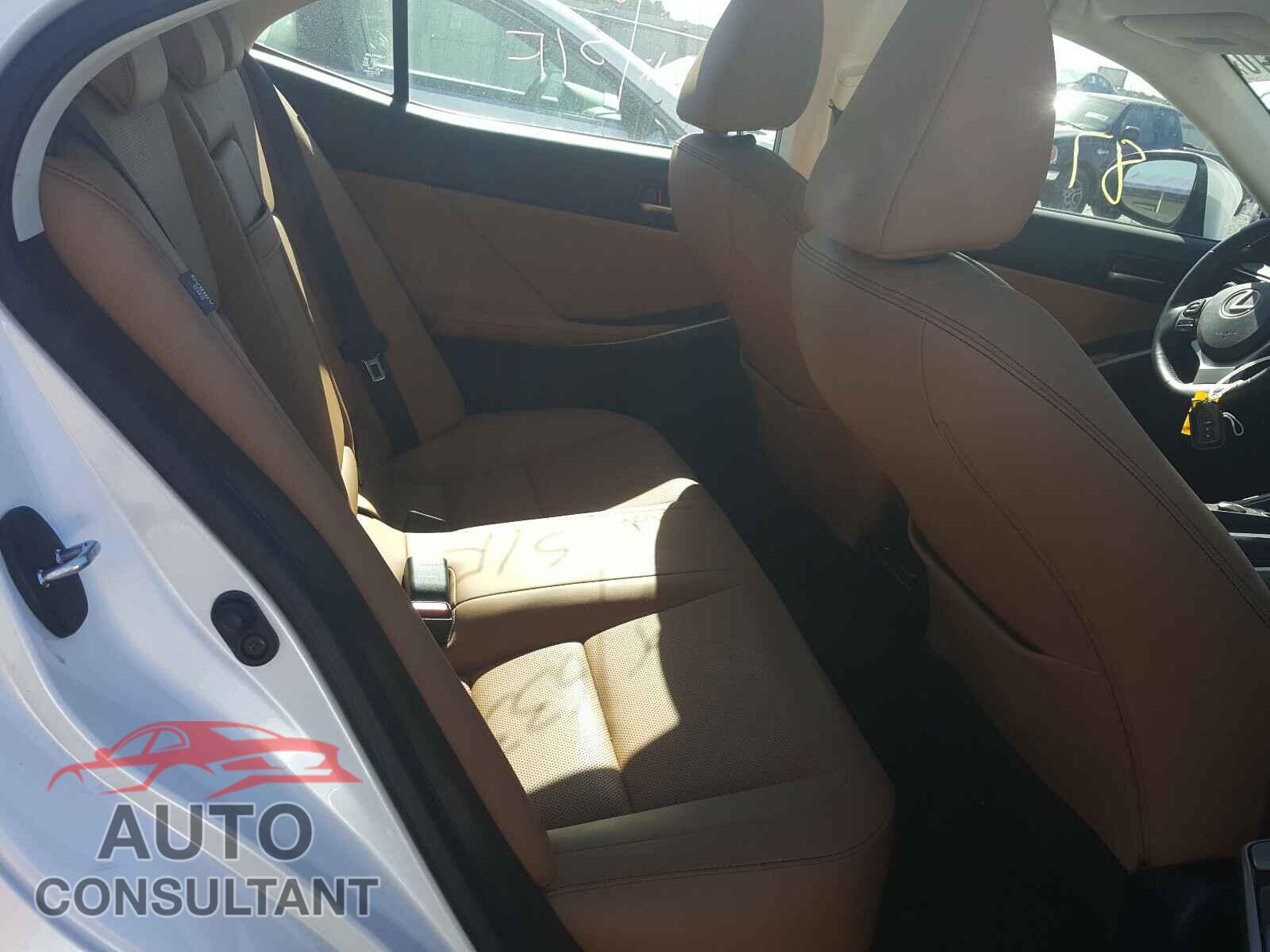 LEXUS IS 2020 - JTHDA1D22L5104317