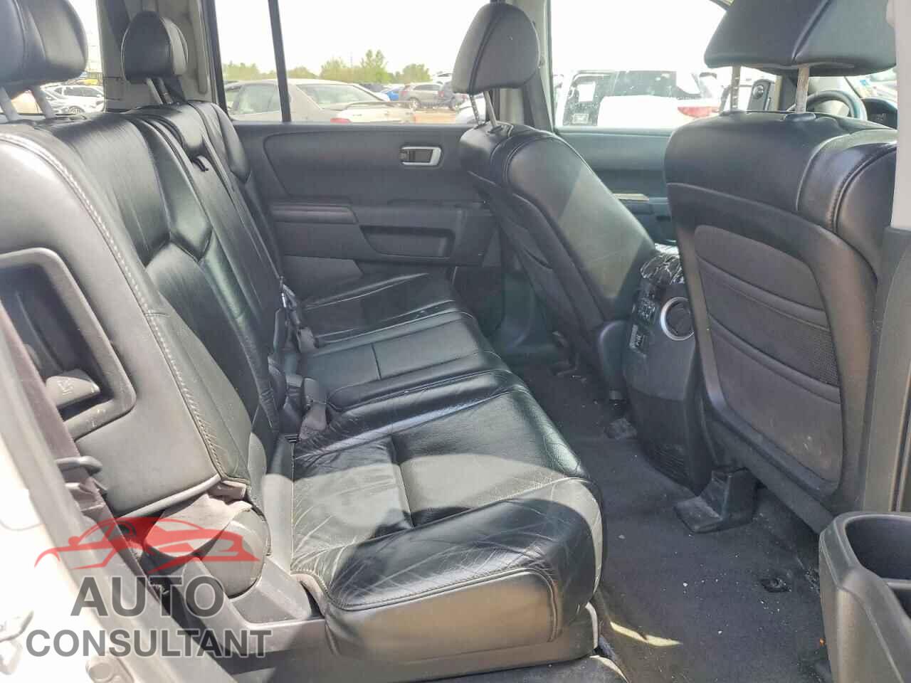 HONDA PILOT 2011 - 5FNYF4H51BB059474