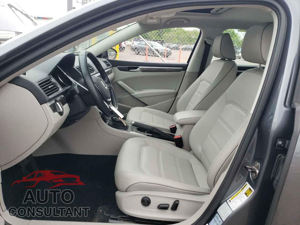 VOLKSWAGEN PASSAT 2017 - 1VWBT7A35HC021421