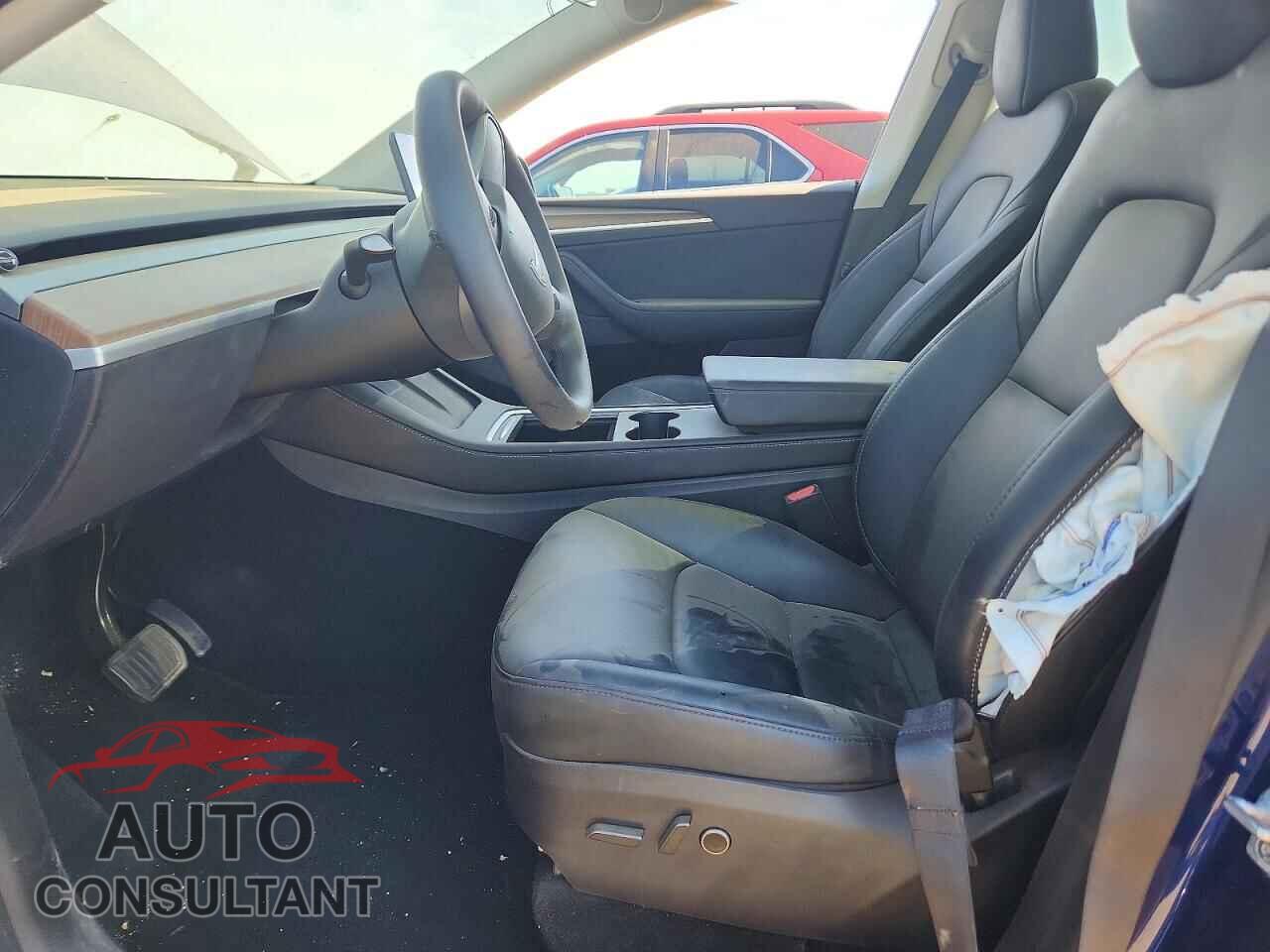 TESLA MODEL Y 2024 - 7SAYGAEE4RF186393