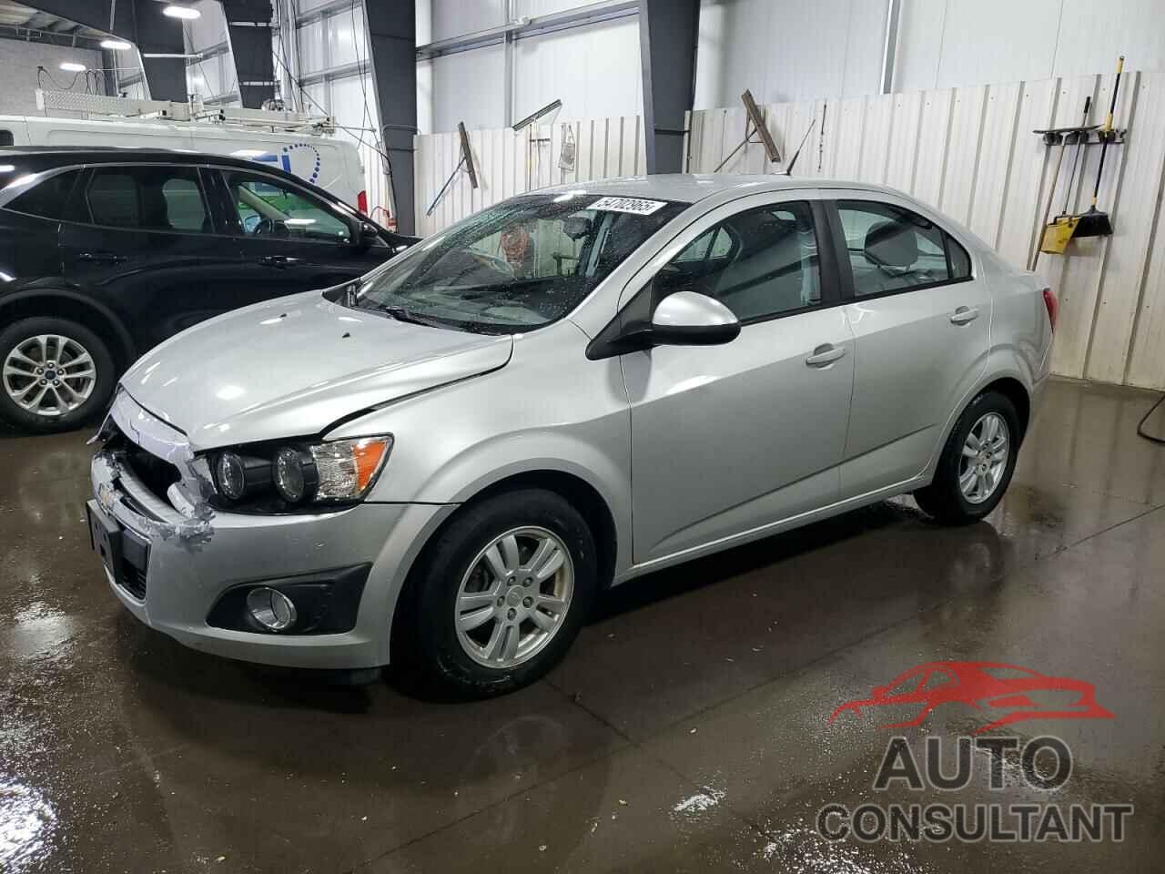 CHEVROLET SONIC 2012 - 1G1JB5SH4C4212002