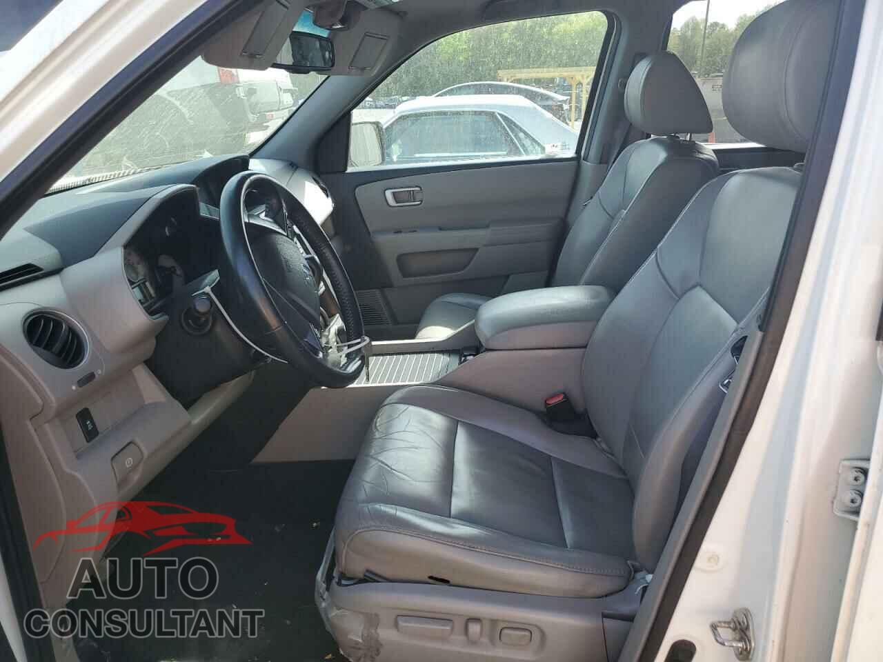 HONDA PILOT 2015 - 5FNYF4H64FB005682