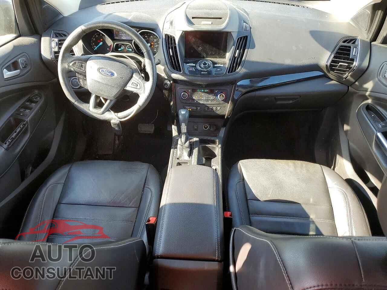 FORD ESCAPE 2017 - 1FMCU9J99HUB65547