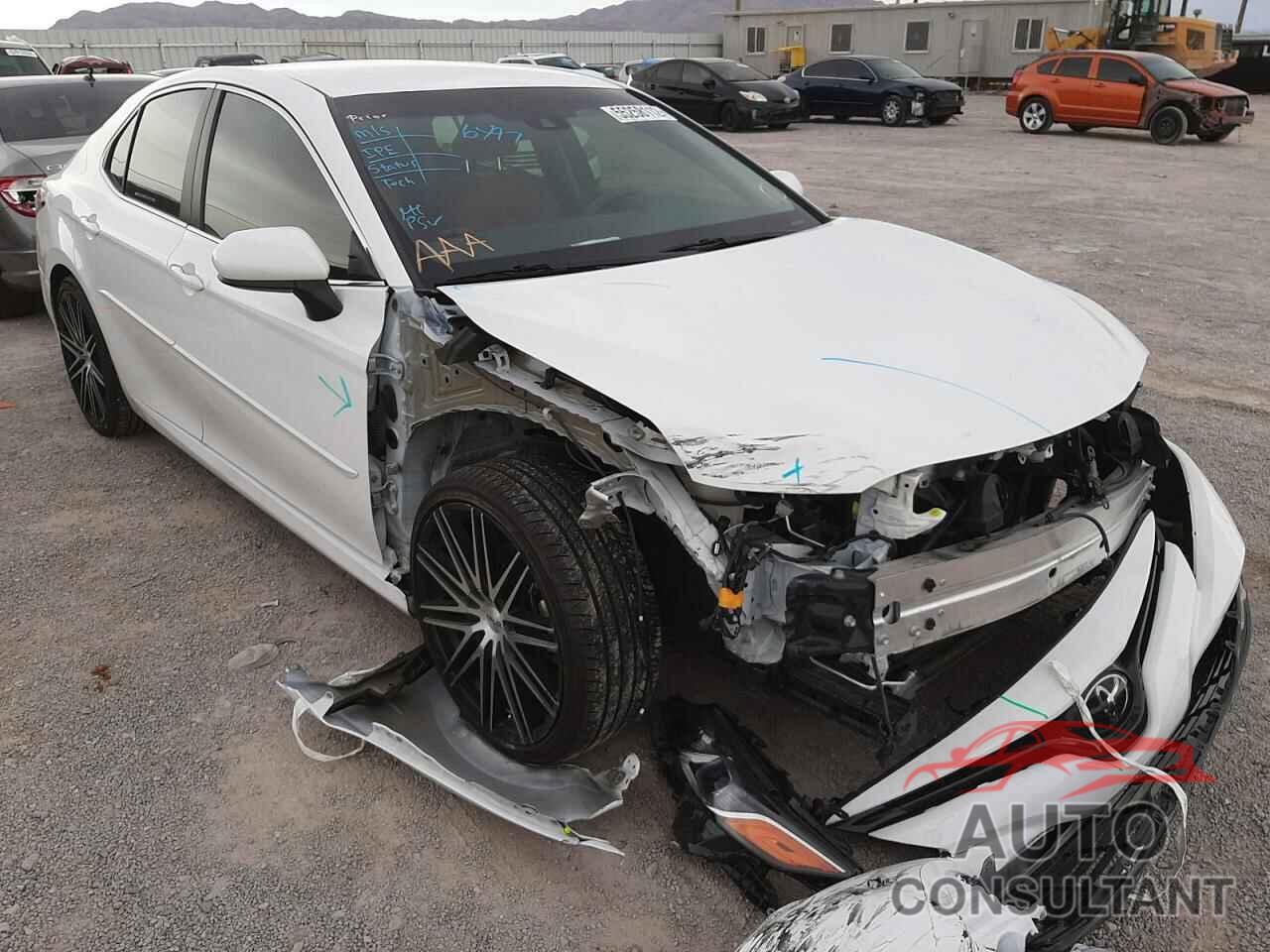 TOYOTA CAMRY 2018 - 4T1B11HK7JU105657