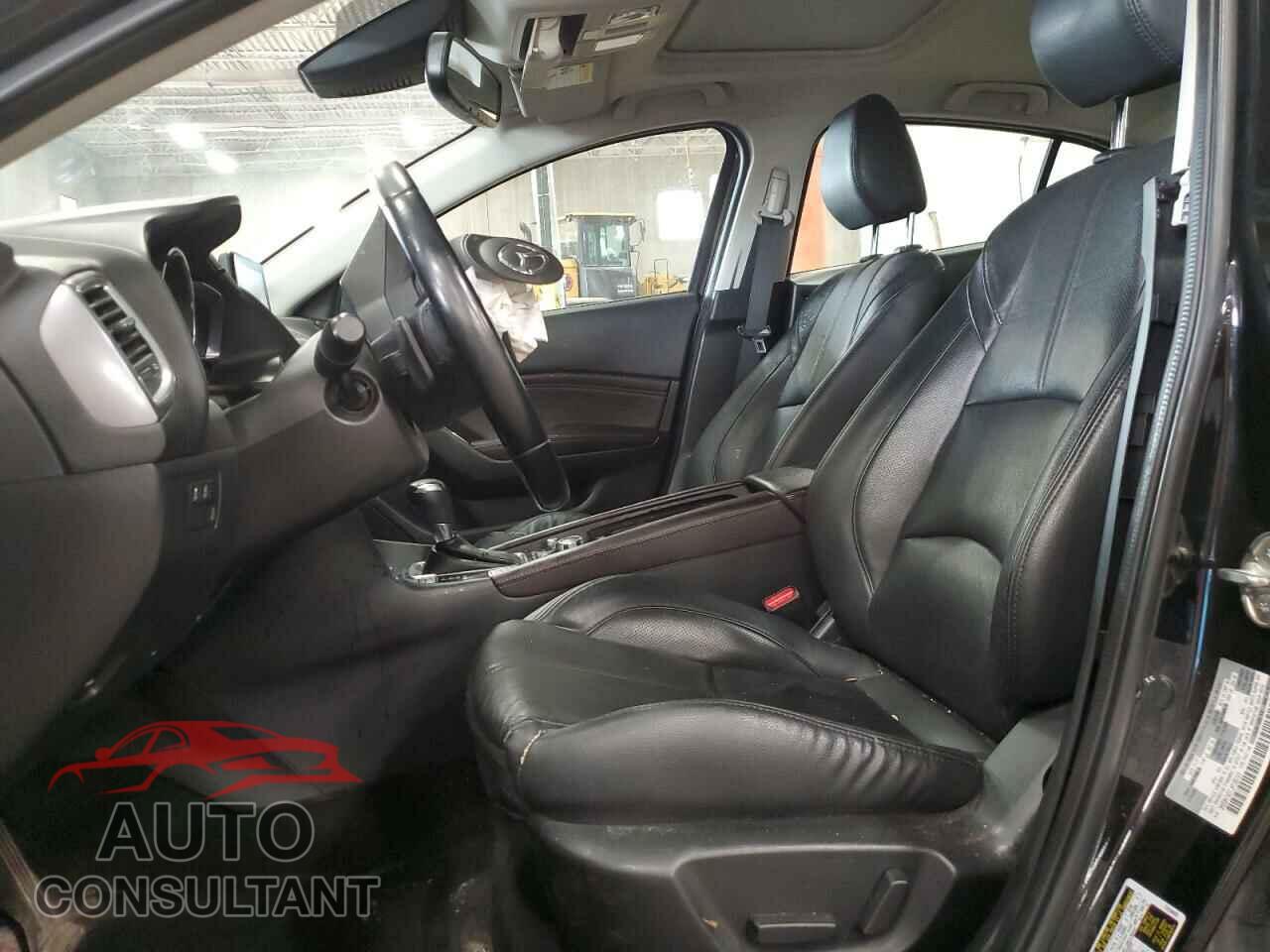 MAZDA 3 2018 - 3MZBN1W37JM186181